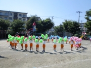 年中組🌸ポンポンを持って踊りました💓💙